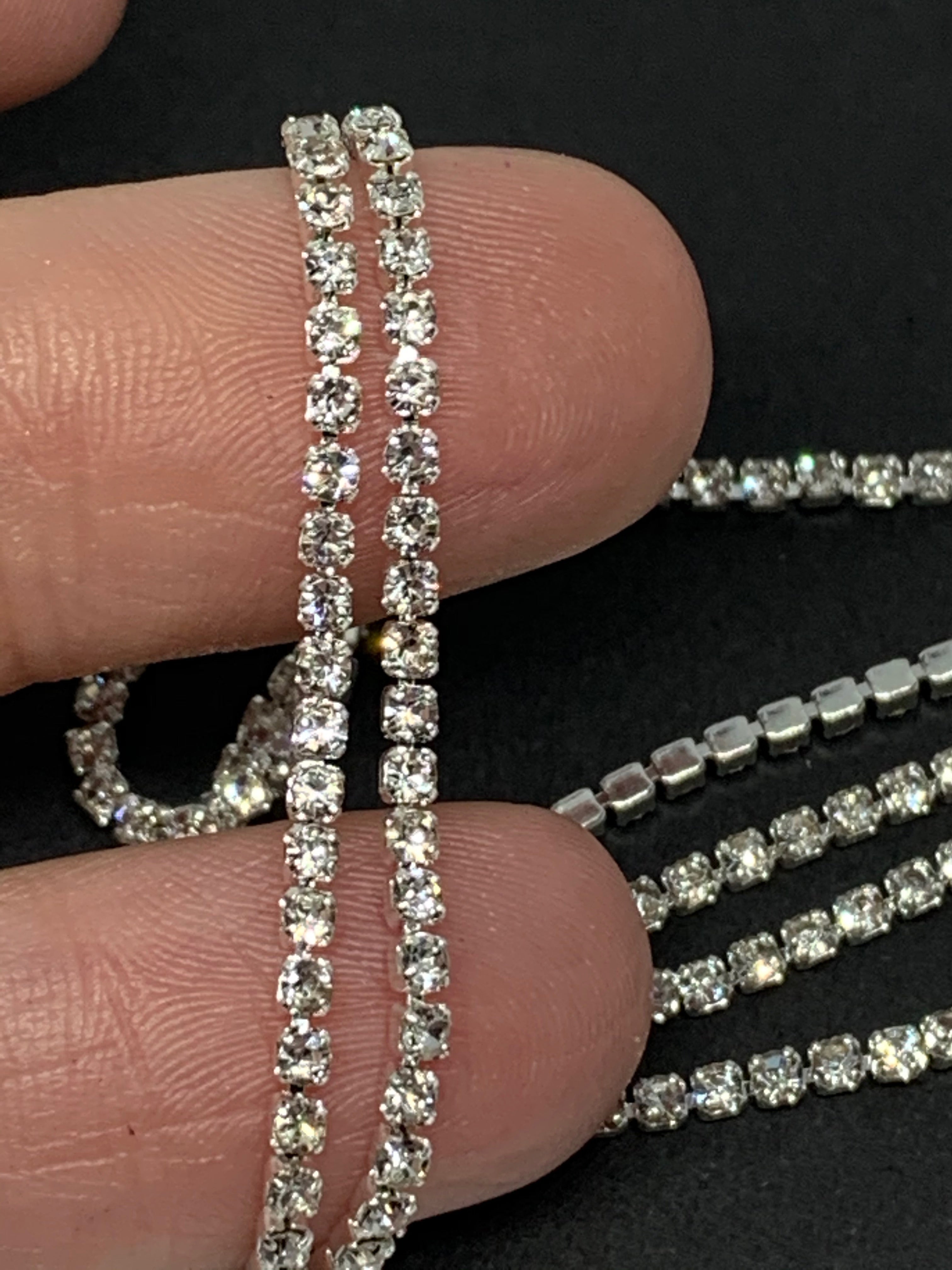 What is the difference between Sparse and Dense Rhinestone Chain