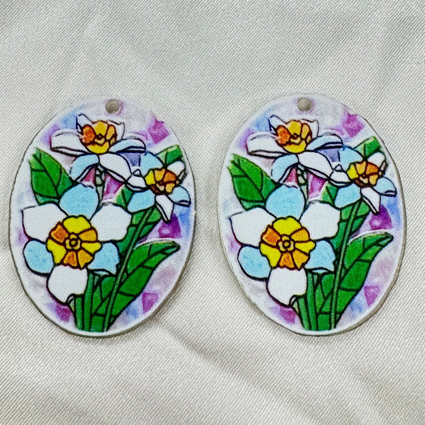 28*40mm White Daffodil Flower Stain Glass Acrylic Gem, Reversible Sew on, Large Acrylic Resin Gem (Sold in Pair) (Vintage) Resin Gems