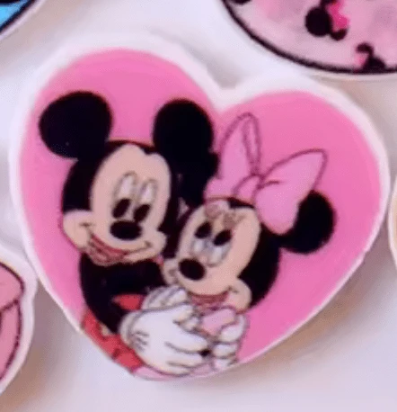 Hugging Mickey Minnie 15mm Disn*y Mickey/ Minnie Heart Gems, Glue on, Resin Gem (Sold In Pair) Resin Gems