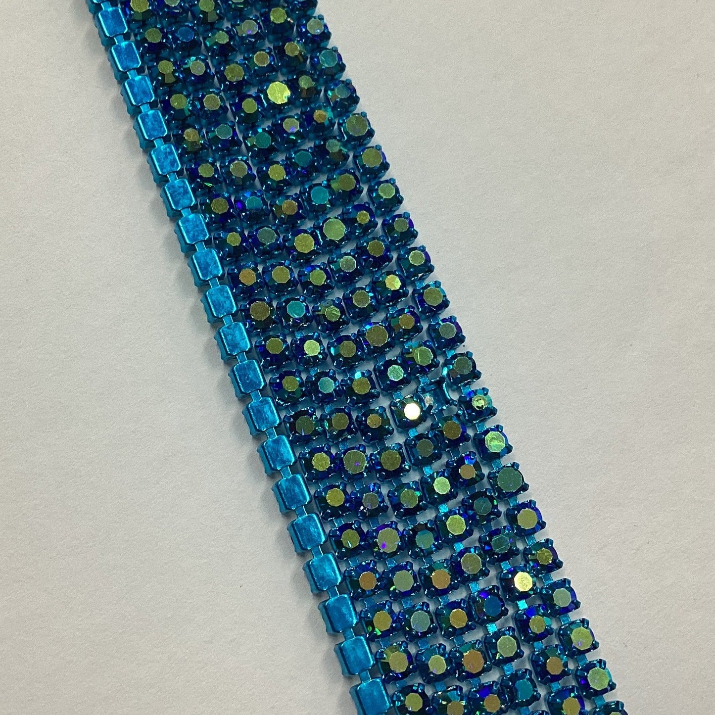 Ss6 Dark Aqua Blue AB Stone on Blue Coloured Metal Rhinestone Chain (Sold in 36") Metal Rhinestone Chain