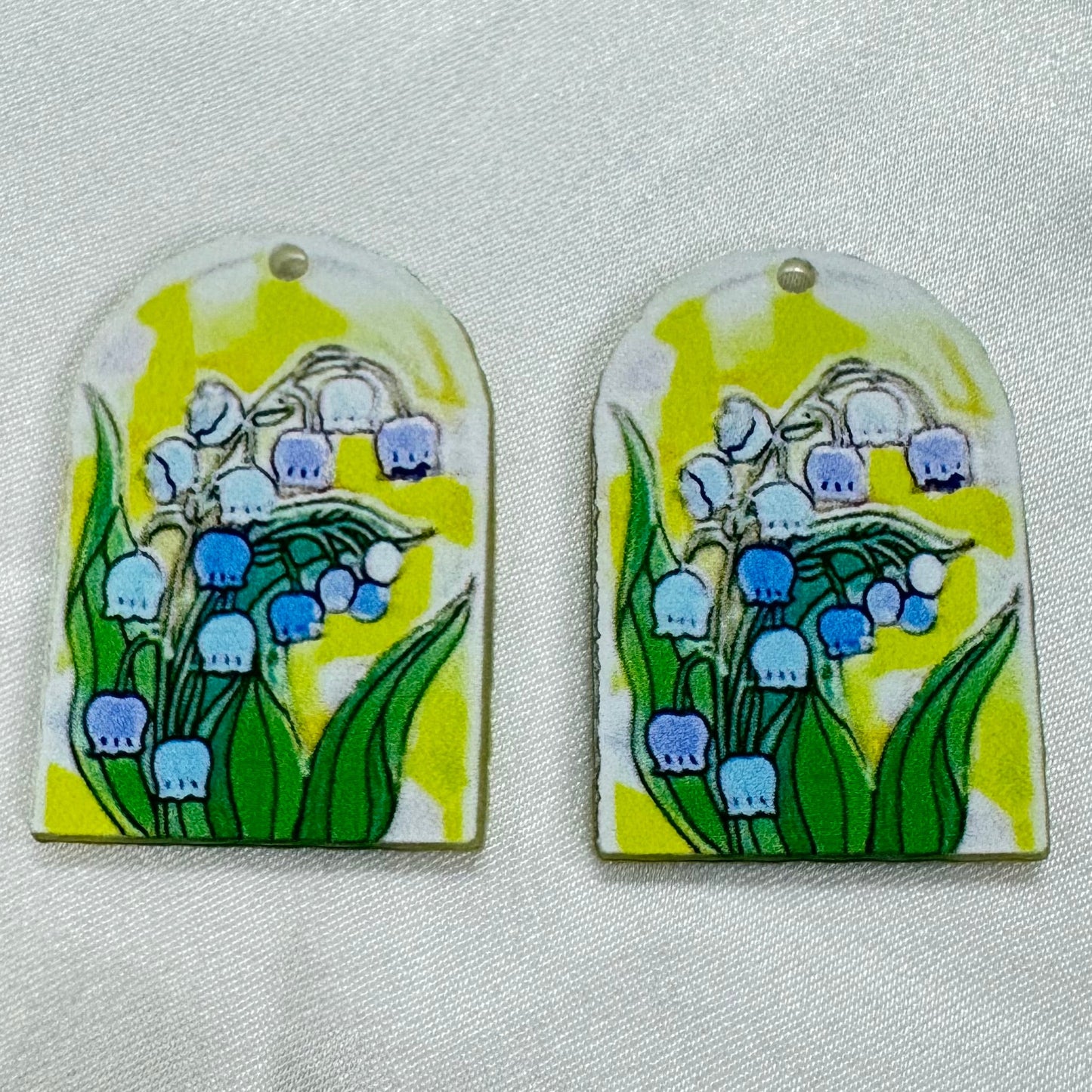28*38mm Blue Lily Of The Valley , One Hole Printed Resin Gem (Sold in pair) (Vintage) Resin Gems