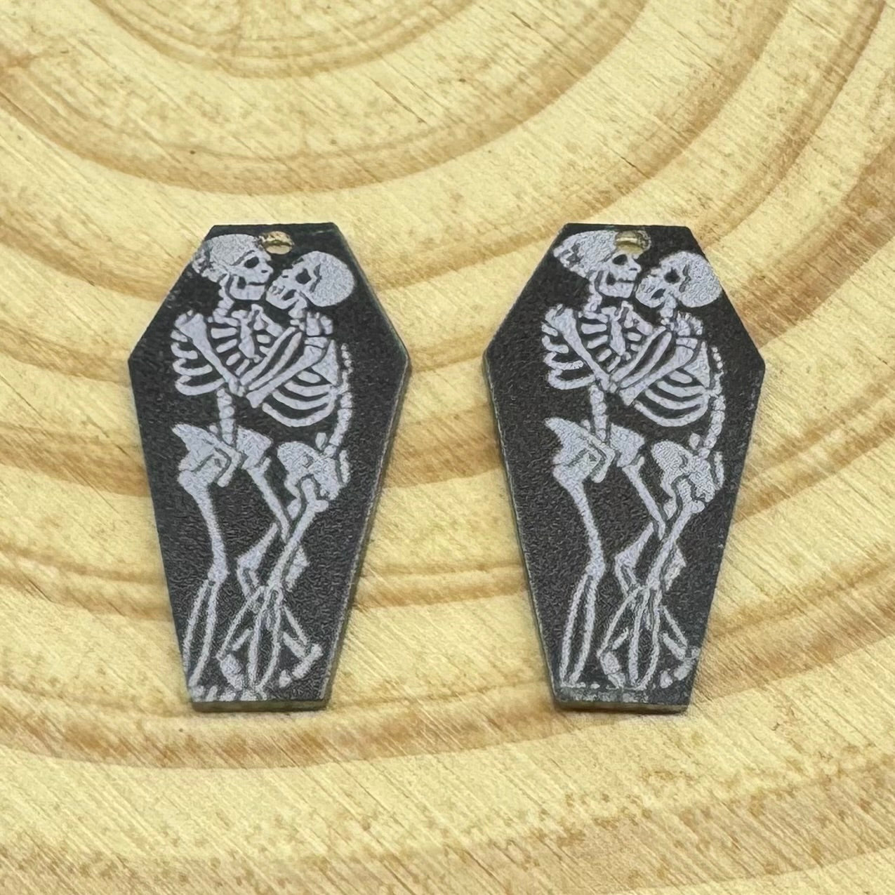20*35mm Kissing Skeletons Coffin, One Hole, Resin Gem, (Sold in Pair) Sundaylace Creations & Bling