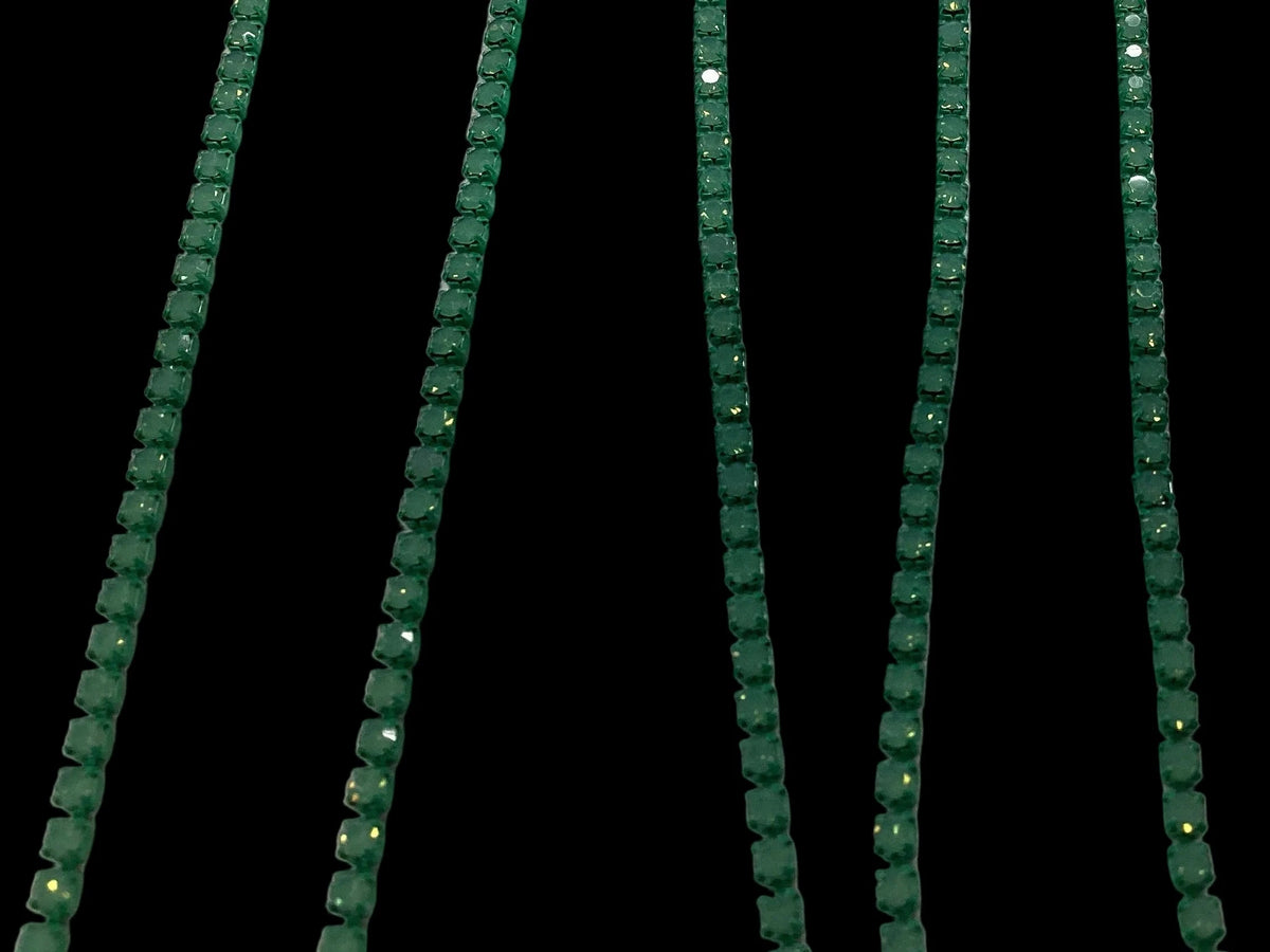 Ss6 White OPAL Stone on Green Grass Colour Metal Rhinestone Chain, (Sold in Yard) Metal Rhinestone Chain