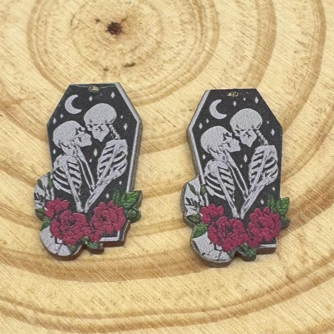20*35mm Kissing Skeletons Above Roses Coffin, One Hole, Resin Gem, (Sold in Pair) Sundaylace Creations & Bling