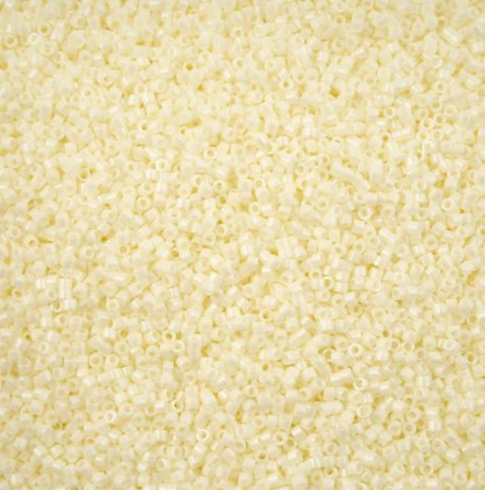 Delica 11/0 RD Opaque Cream Luster (2402v) (5.2g) Miyuki Delica Beads