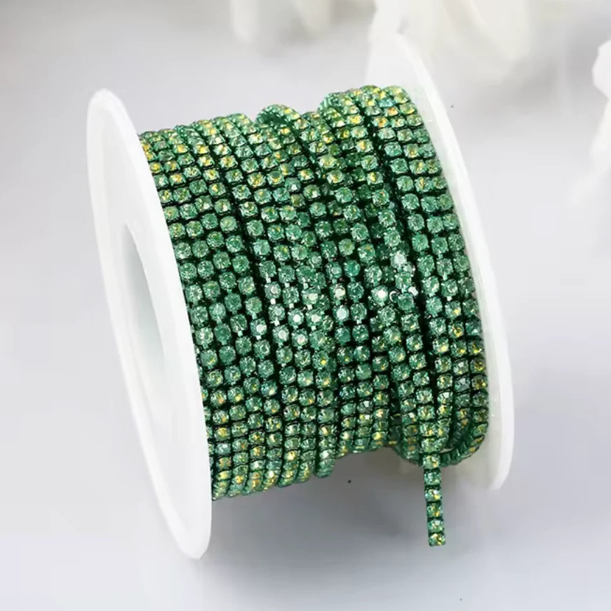 Ss6 Mocha Opal Emerald Stone on Mocha Opal Emerald Coloured Metal Rhinestone Chain (Sold in Yard) Metal Rhinestone Chain