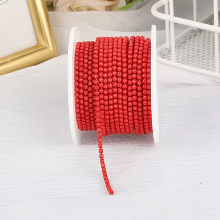 Ss6 Bright Red Acrylic Stone in Red Coloured Metal Rhinestone Chain SS6 Metal Rhinestone Chain