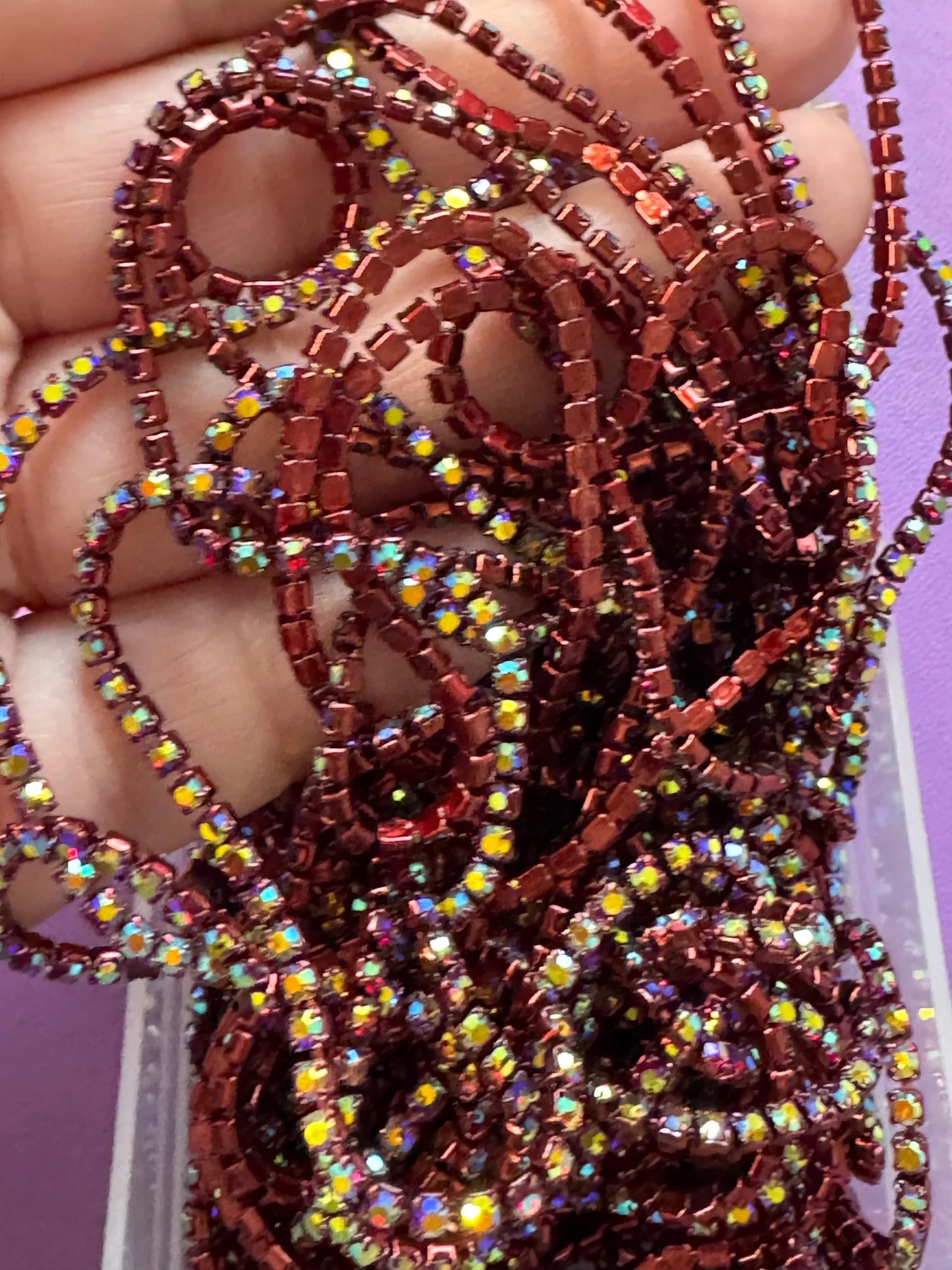 Ss6 Burgundy Red AB on Dark Red Colour Rhinestone Metal Chain (Sold in Yard) SS6 Metal Rhinestone Chain