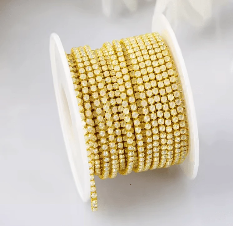 Ss6 Opal Jonquil Pale Yellow Stone on Yellow Coloured Metal Rhinestone Chain SS6 Metal Rhinestone Chain