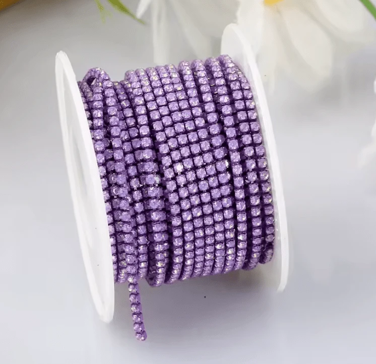 Ss6 Opal Light Violet Stone on Purple Coloured Metal Rhinestone Chain SS6 Metal Rhinestone Chain