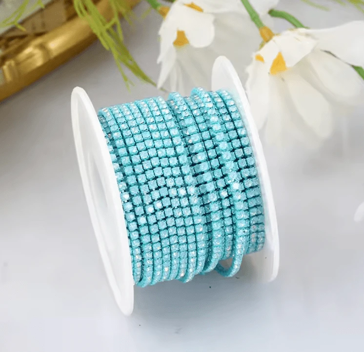 Ss6 Opal Sky Blue Stone on Blue Coloured Metal Rhinestone Chain SS6 Metal Rhinestone Chain