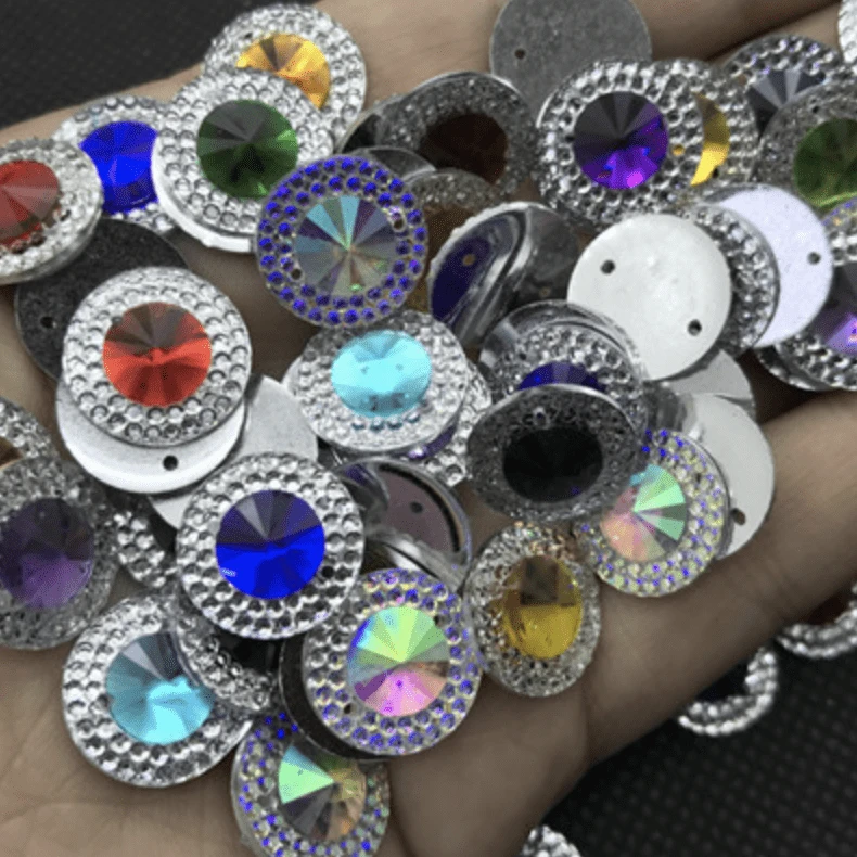 Sundaylace Creations & Bling Resin Gem Red 14mm Colourful Round in Silver Frame Rivoli, Sew on, Resin Gem