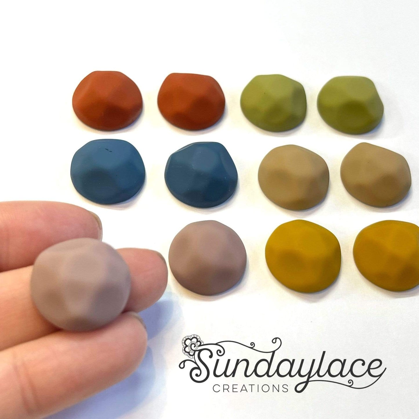 Sundaylace Creations & Bling 19mm Tumbled Textured Matte Dome Round, Glue on, Resin Gems