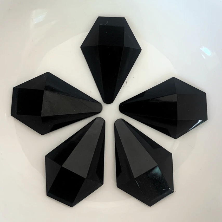 Sundaylace Creations & Bling Resin Gems 20*28mm Black Diamond-Tie Shaped, Glue on, Resin Gem
