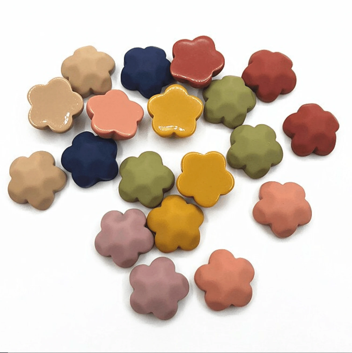 Sundaylace Creations & Bling Resin Gems Mustard Matte Heart 22mm Matte Tumbled Floral Shaped Gem, Glue on, Resin Gem (Sold in Pair)
