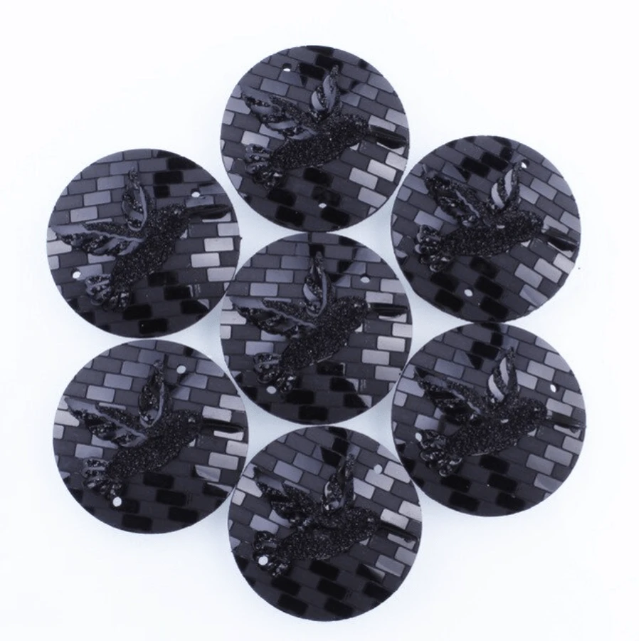 Sundaylace Creations & Bling Resin Gems Black 25mm Hummingbird with brick background round, Multicoloured, sew on, Resin Gem