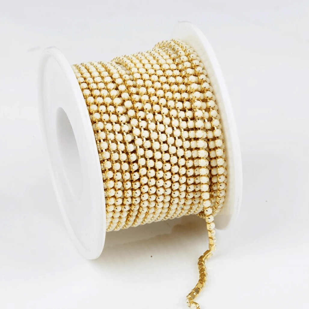 Ss6 Acrylic Stone in Ivory White, Gold Metal Rhinestone Chain SS6 Metal Rhinestone Chain