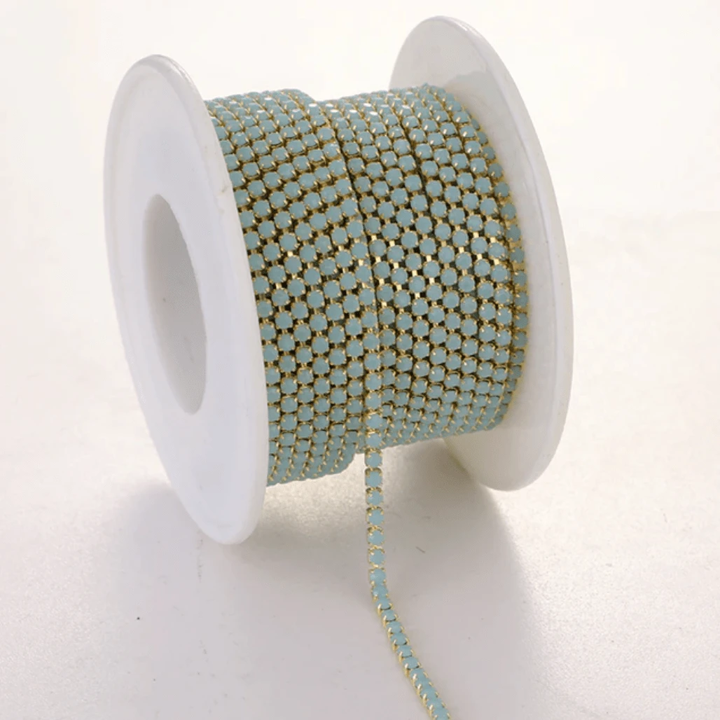 Ss6 Acrylic Stone in Mint Opal Blue, Gold Metal Rhinestone Chain SS6 Metal Rhinestone Chain