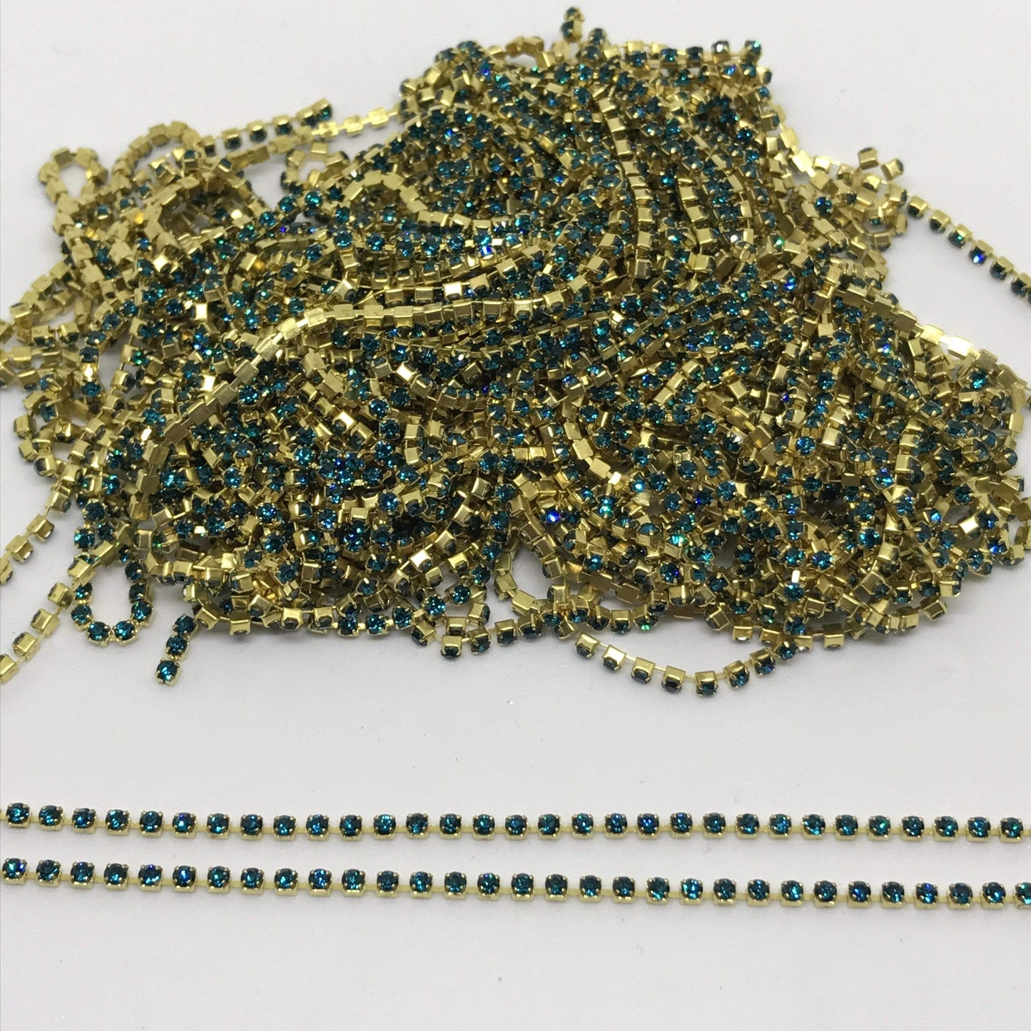 Ss6 Blue Zircon GOLD Metal Rhinestone Chain with Coloured stones SS6 Metal Rhinestone Chain