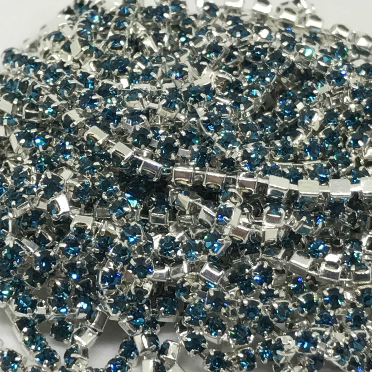 Ss6 Blue Zircon on SILVER Metal Rhinestone Chain SS6 Metal Rhinestone Chain
