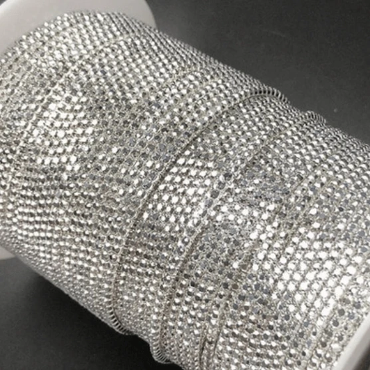 Sundaylace Creations & Bling SS6 Metal Rhinestone Chain SS6 Metallic Silver Ss6 & Ss4 Metallic SILVER Stone, on Silver Metal Rhinestone Chain *NEW 2021*