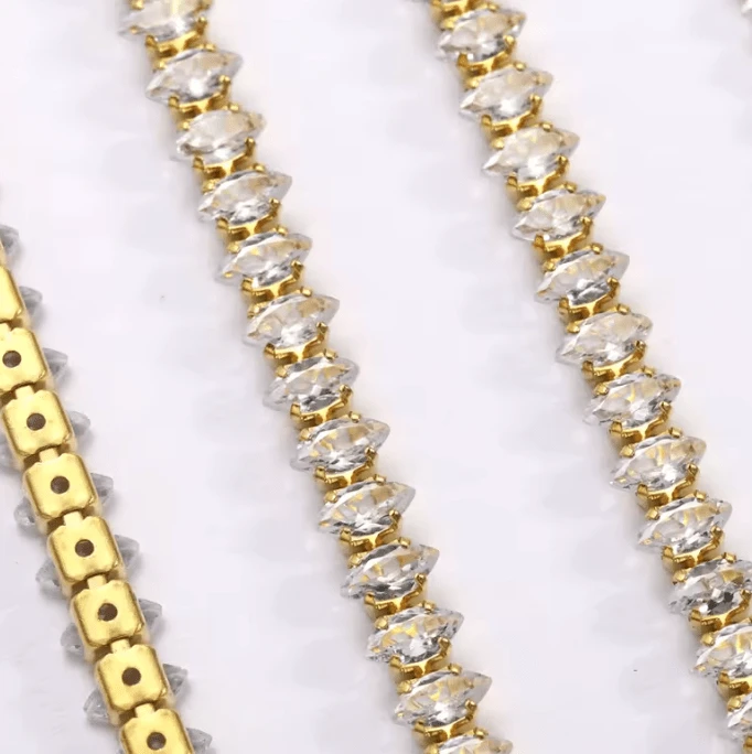 2*4mm Clear DIAMOND STONE with Gold Rhinestone High Quaility Metal Chain, Sold in 18" *RARE* Promotions