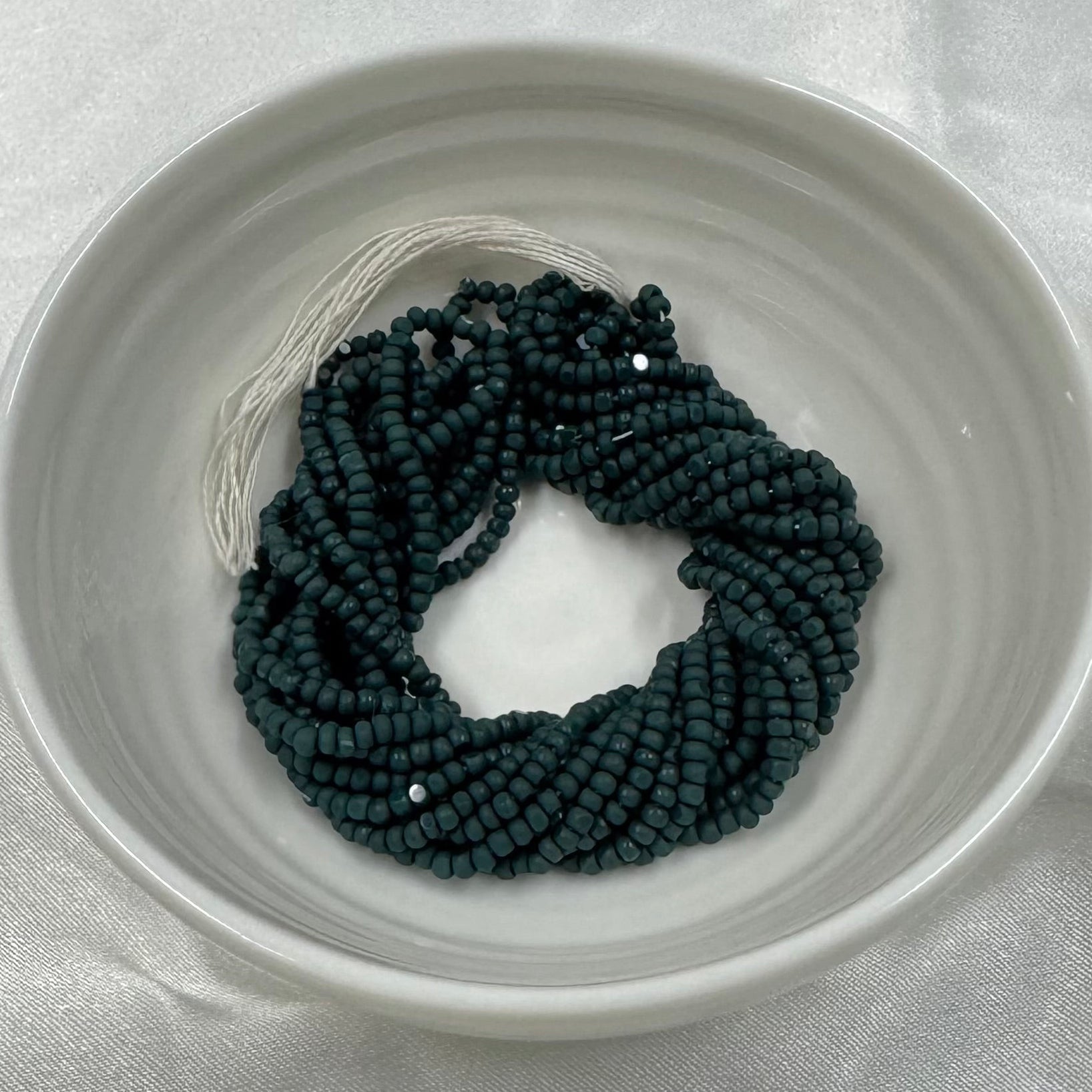 11/0 Charlotte Cut *Premium Seed Bead- Opaque MATTE Emerald Green *10g Hank* India Sheen Charlotte Cut Seedbeads