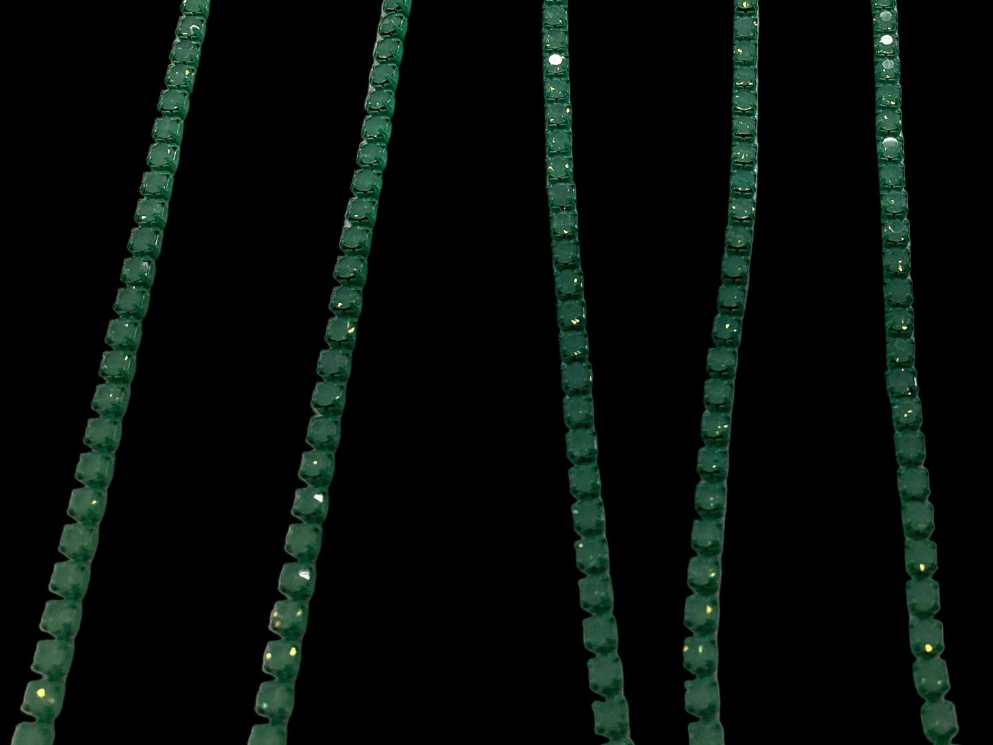 Ss6 White OPAL Stone on Green Grass Colour Metal Rhinestone Chain, (Sold in Yard) Metal Rhinestone Chain