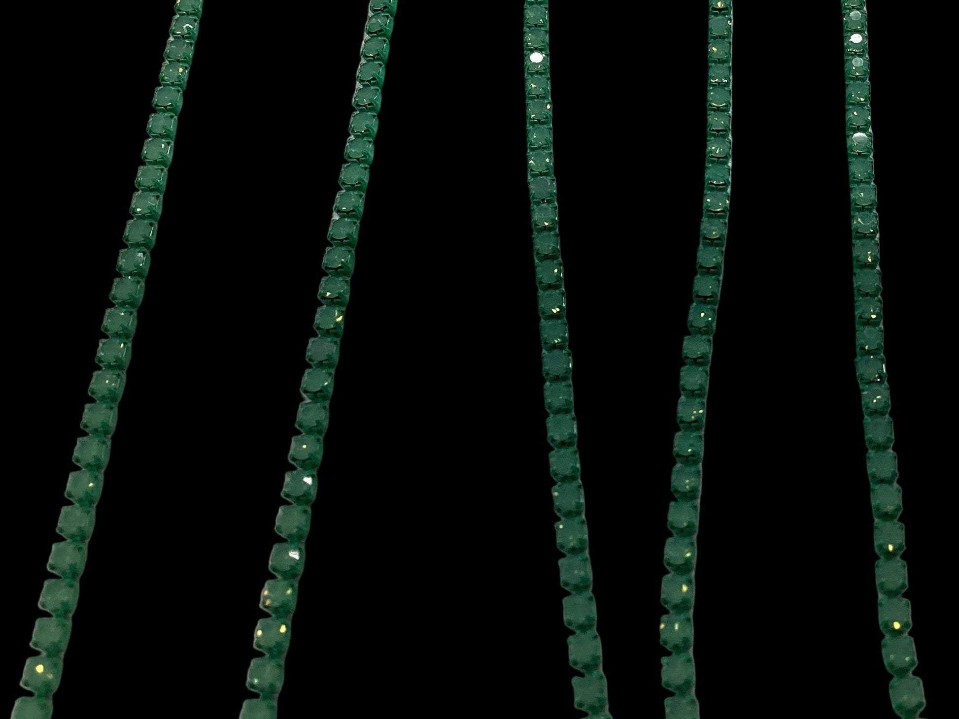 Ss6 White OPAL Stone on Green Grass Colour Metal Rhinestone Chain, (Sold in Yard) Metal Rhinestone Chain