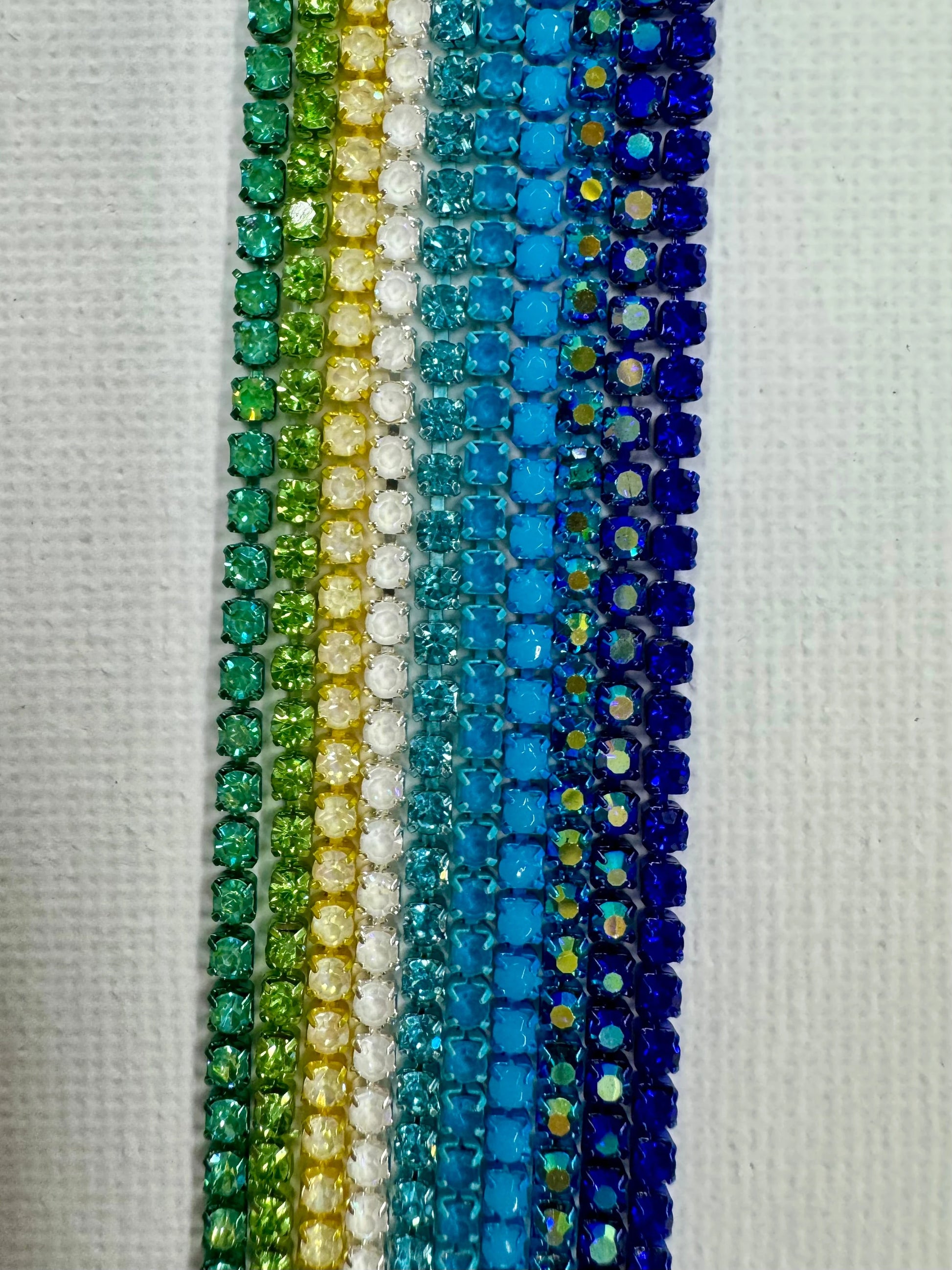“Very Blueberry” 10x1yd ss6 Metal Rhinestone Chain Sundaylace Creations & Bling
