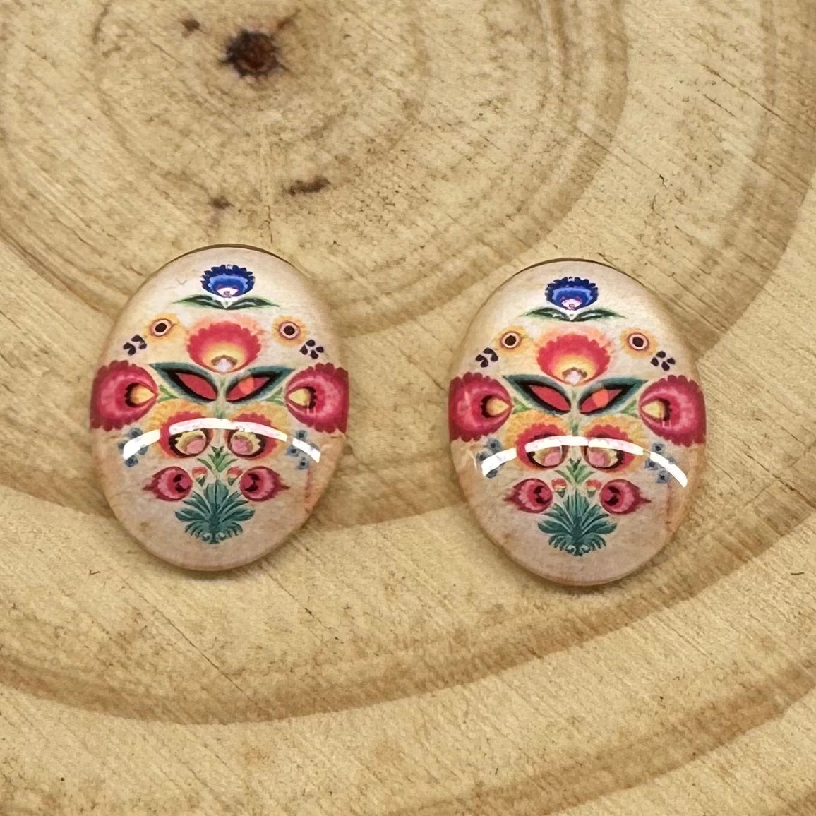 Heirloom Floral Resin Gems, Beige Backdrop (Sold in Pair) Sundaylace Creations & Bling