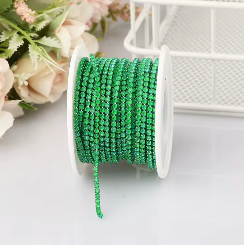 Ss6 Mocha Green Stone on Mocha Green Coloured Metal Rhinestone Chain (Sold in Yard) Metal Rhinestone Chain