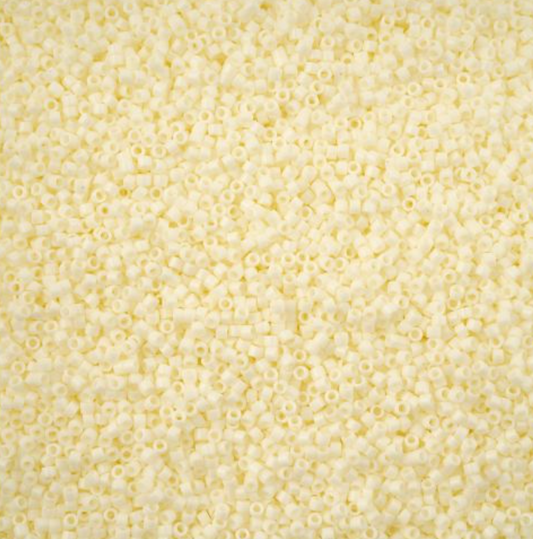 Delica 11/0 RD Opaque Light Cream Luster (2401v) (5.2g)