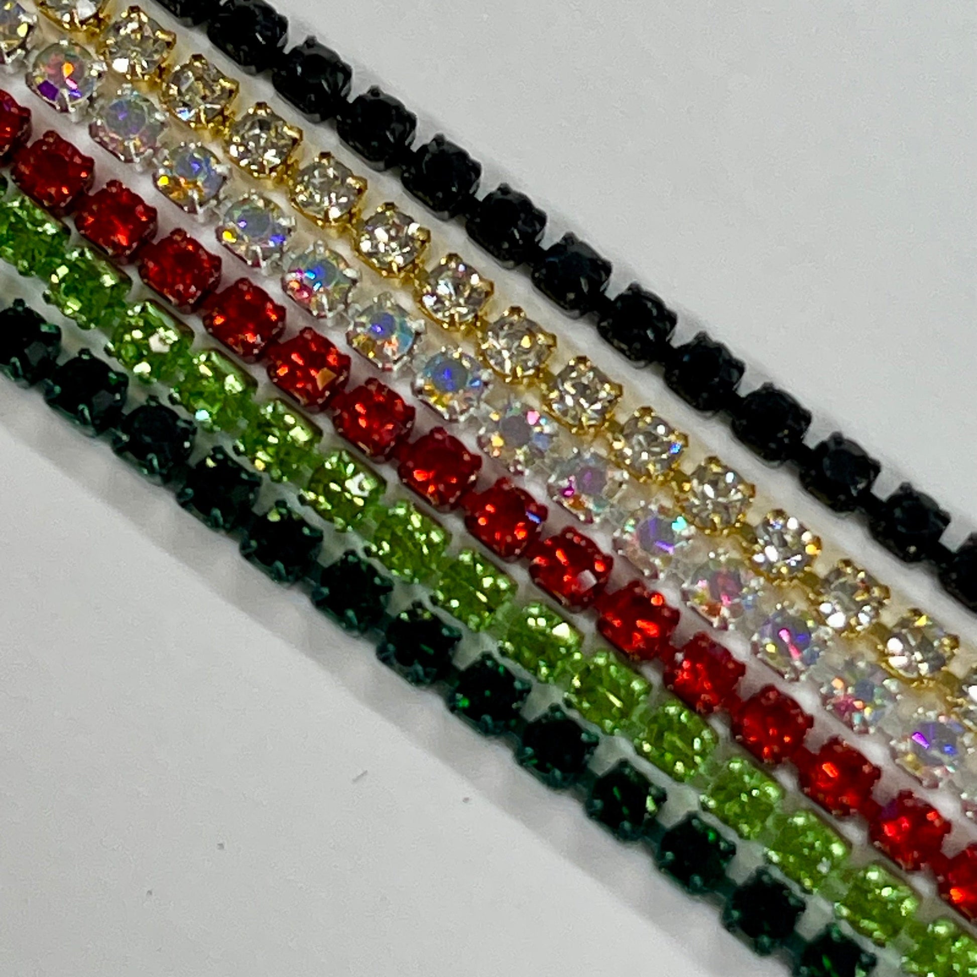 "CHRISTMAS MIX" 6 x 1 yard Ss6 Mixed Coloured Metal Rhinestone Metal Set, Promotions