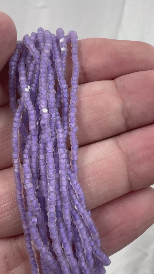 11/0 Chaquira Charlotte Cortada - Cristal Mate Violeta Forrado *Hank de 10g*