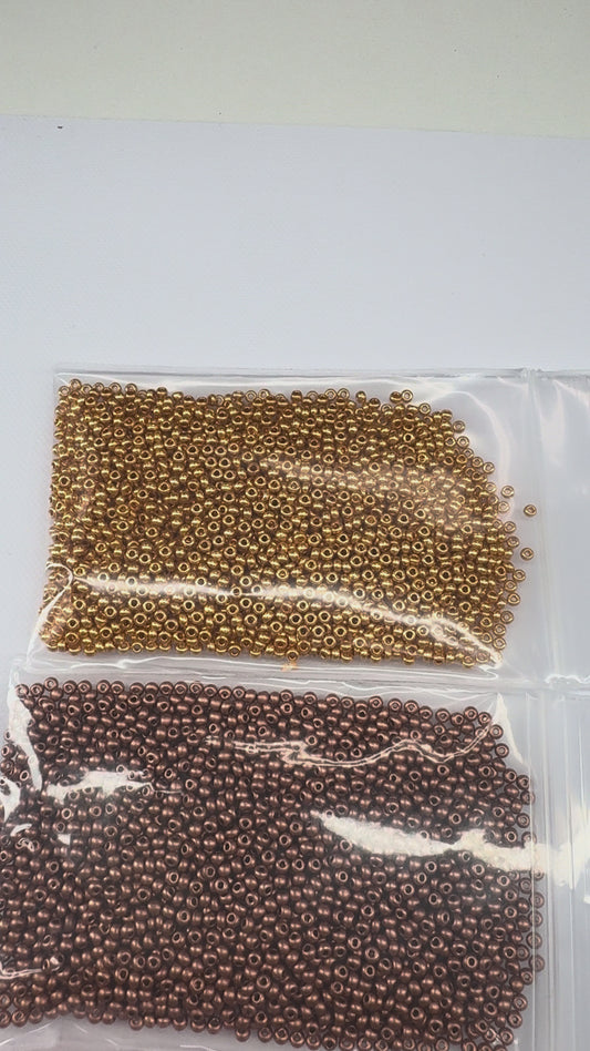 “Holiday Champagne” 11/0 Seed Beads x 8, Promotions