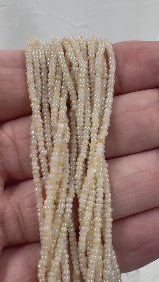 Cuentas de semillas de corte Charlotte 11/0 - Blanco Perla Ceilán *Paquete de 10 g*