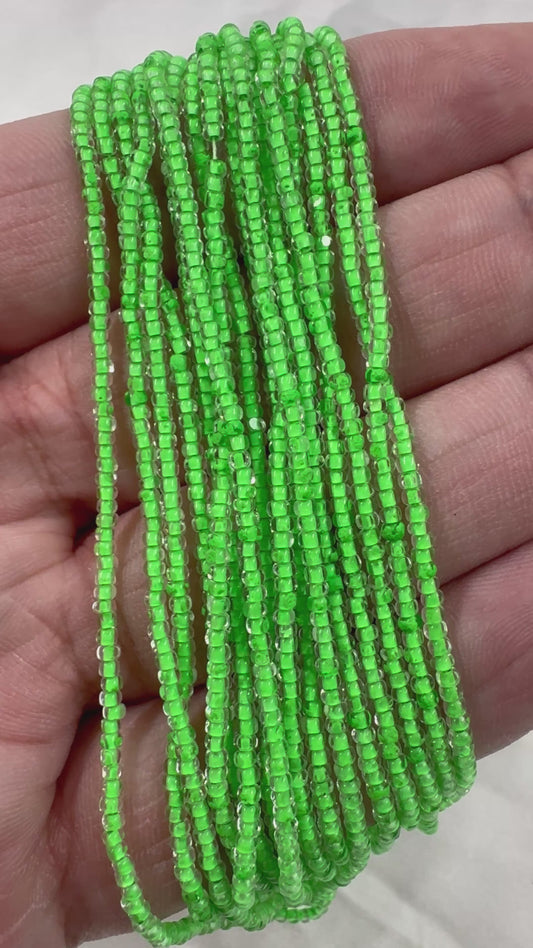 11/0 Chaquiras Charlotte Cortadas - Verde Neón con Forro de Color *Mecha de 10g*