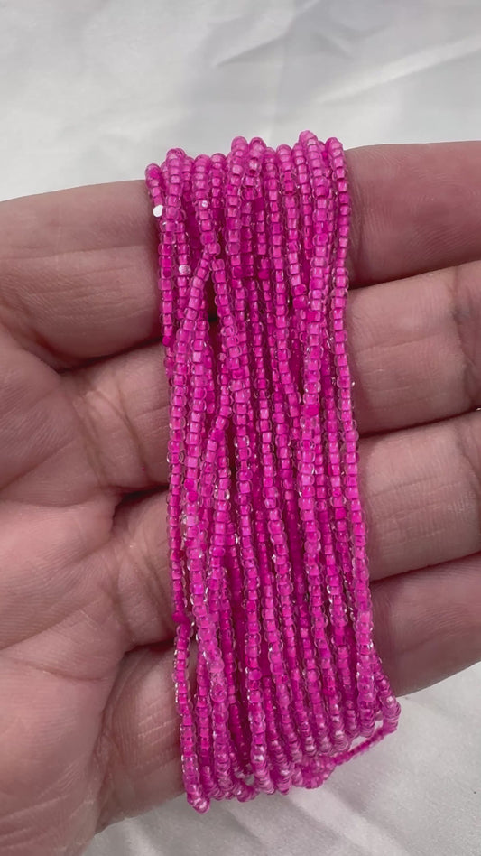 11/0 Chaquira Cortada Charlotte – Rosa Neón Forrado *Madeja de 10 g*