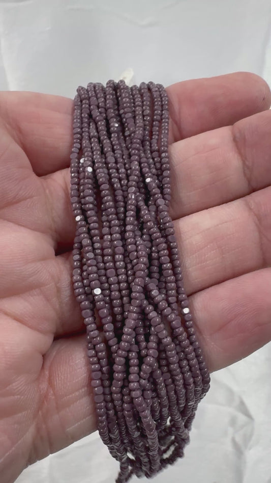 11/0 Chaquira Cortada Charlotte - Morado Amatista Opaco *Madeja de 10g*