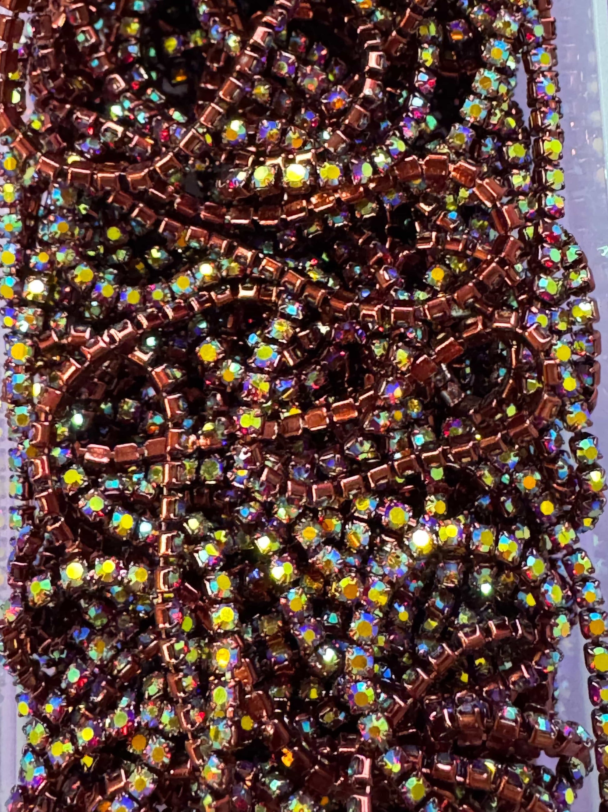 Ss6 Burgundy Red AB on Dark Red Colour Rhinestone Metal Chain (Sold in Yard) SS6 Metal Rhinestone Chain