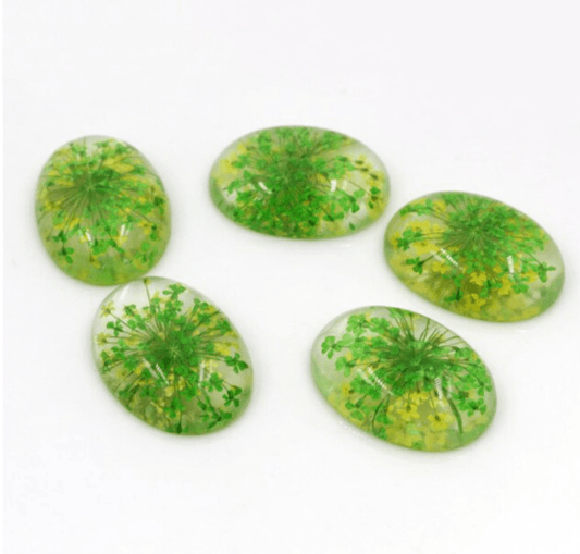 Sundaylace Creations & Bling Resin Gems Green & Yellow Flowers 18*25mm A Dried White Chrysanthemum Flower in Clear Resin OVAL, with coloured flowers Glue on, Resin Gem