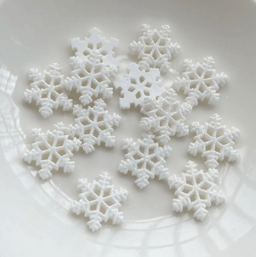 Sundaylace Creations & Bling Resin Gems 20mm Snowflake 18mm & 20mm White AB Snowflake Shaped,  Glue on Resin Gem (Sold in Pair)