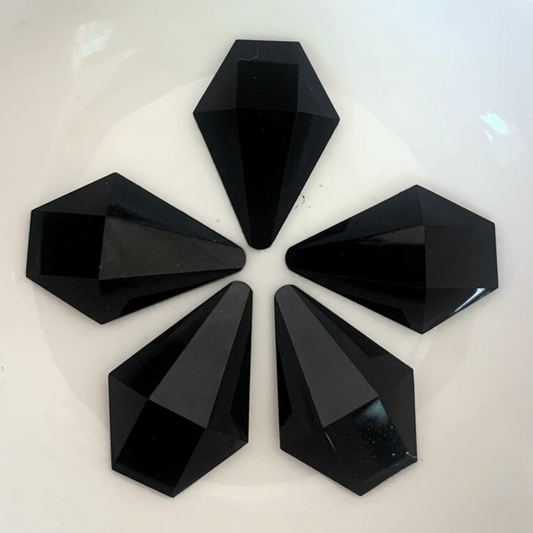 Sundaylace Creations & Bling Resin Gems 20*28mm Black Diamond-Tie Shaped, Glue on, Resin Gem
