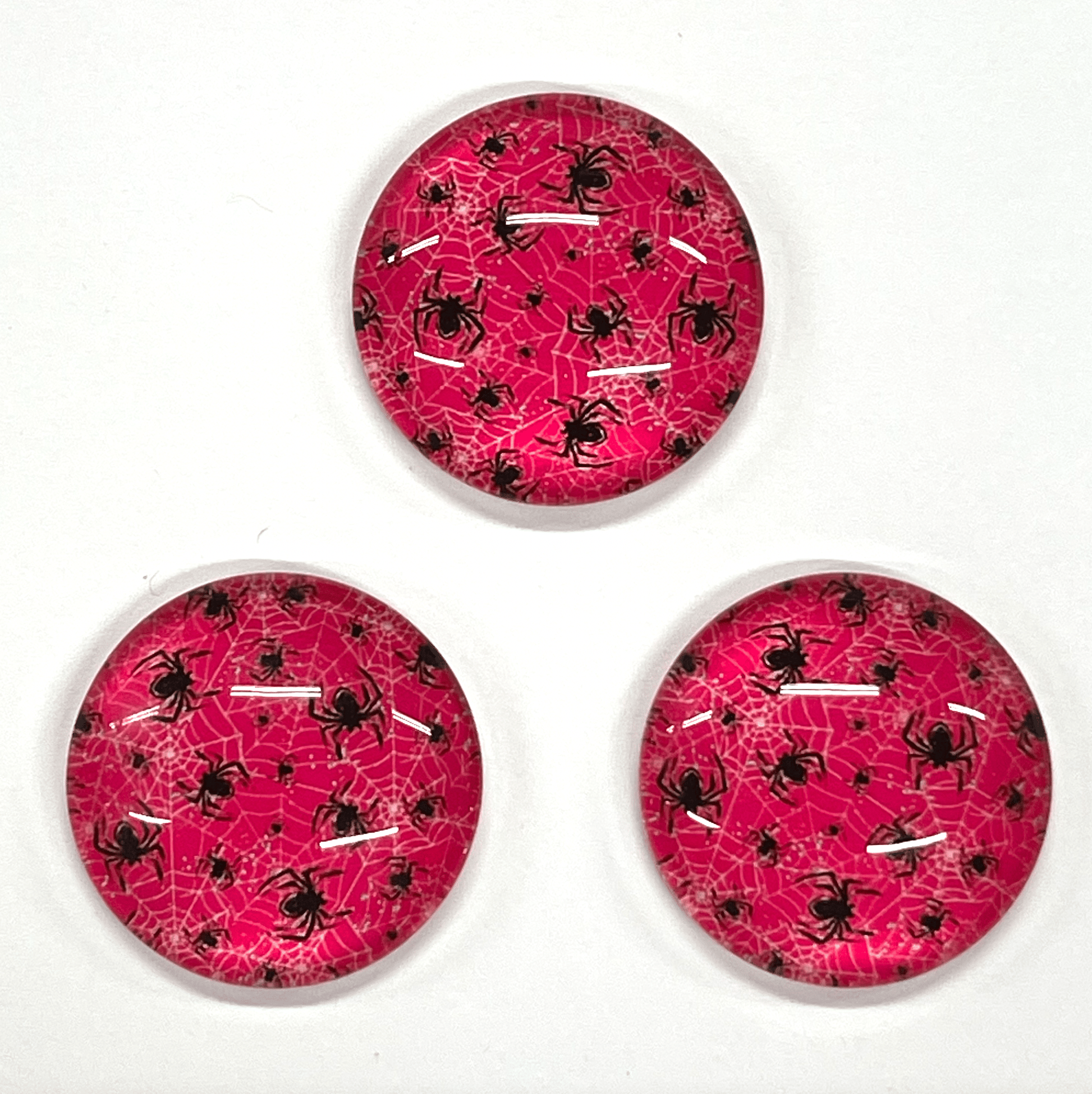 Sundaylace Creations & Bling Resin Gems 22mm "Spiderman" on Red Halloween background round, Glue on, Acrylic Printed Resin Gem (Sold in Pair)
