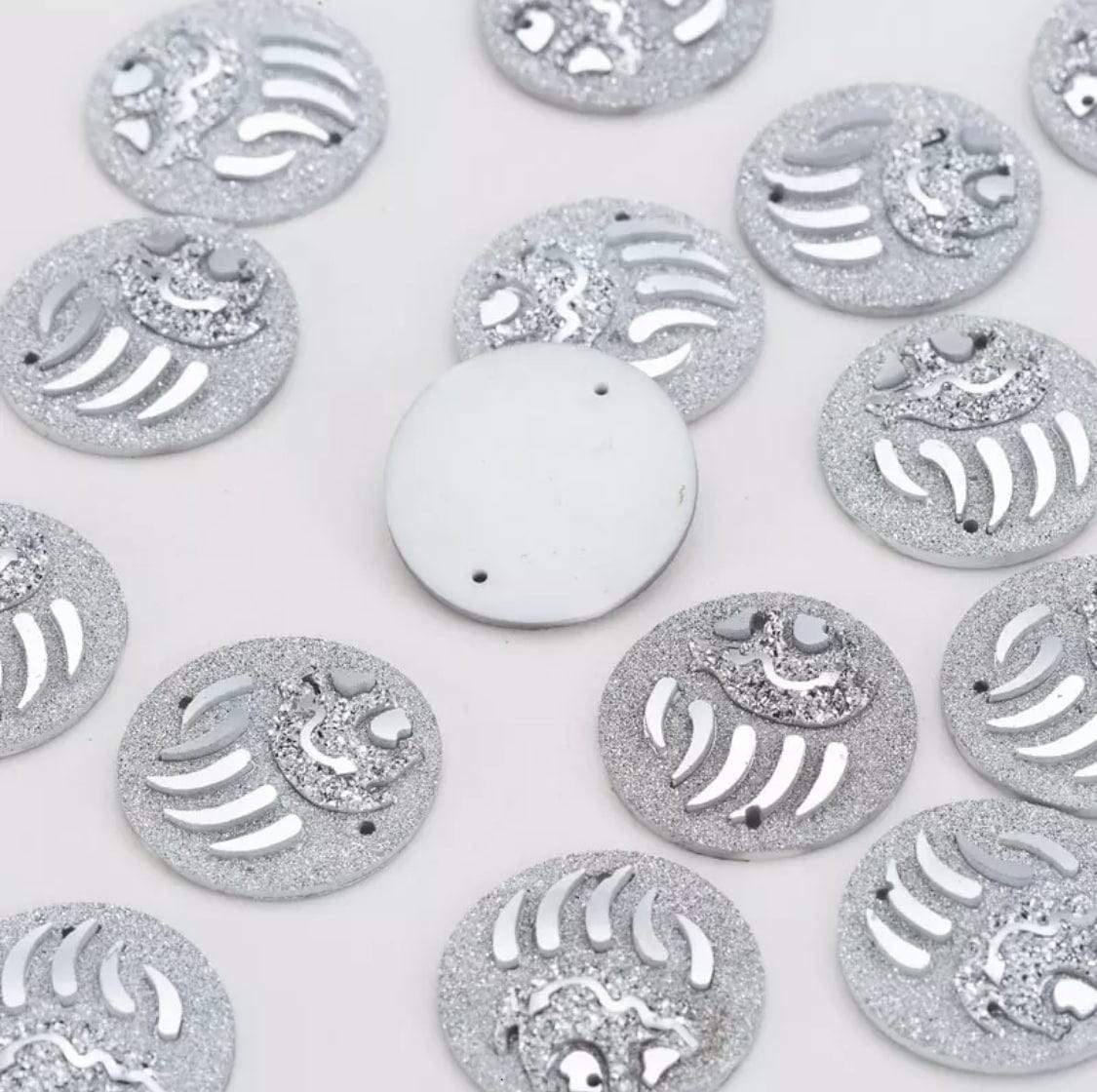 Sundaylace Creations & Bling Resin Gems Metallic Silver 25mm Bear CLAW PAW print, *New in AB and Metallic Finish Circle/Round, Sew on, Resin Gem (Sold in Pair)