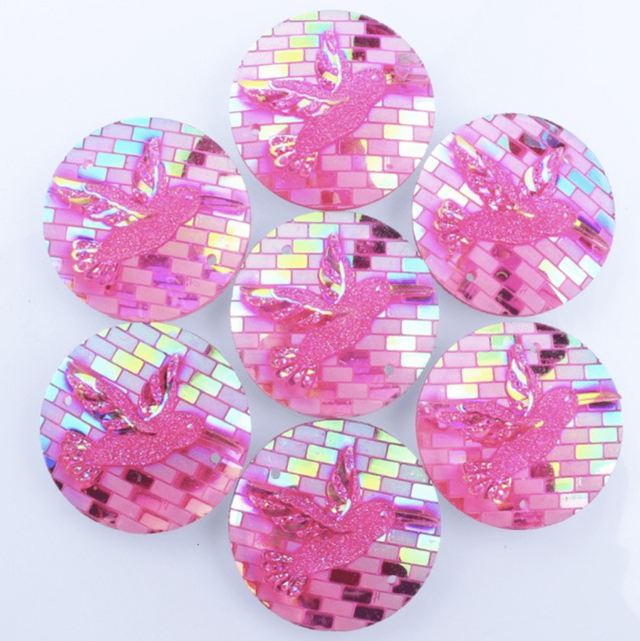 Sundaylace Creations & Bling Resin Gems Pink AB 25mm Hummingbird with brick background round, Multicoloured, sew on, Resin Gem